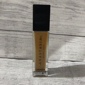 Anastasia Luminous Foundation